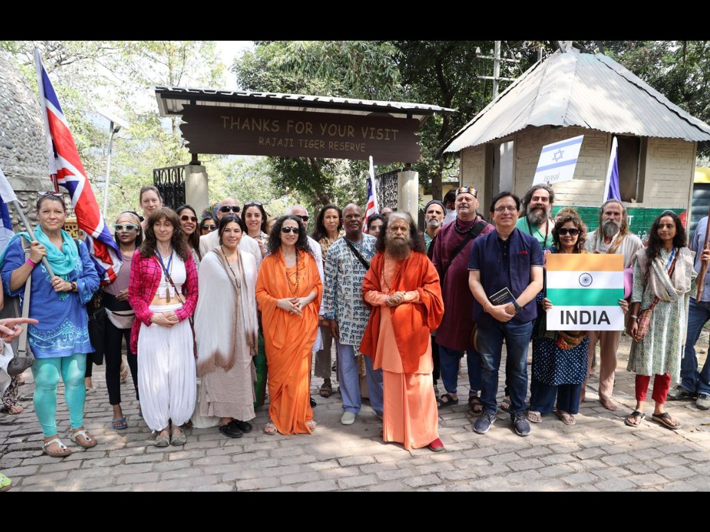 Participants of International Yoga Festival pose for pictures at Parmarth Niketan, Rishikesh, India. (Picture: Parmarth Niketan)