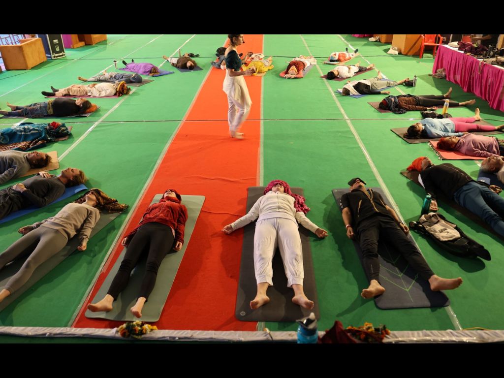 Participants of International Yoga Festival pose for pictures at Parmarth Niketan, Rishikesh, India. (Picture: Parmarth Niketan)