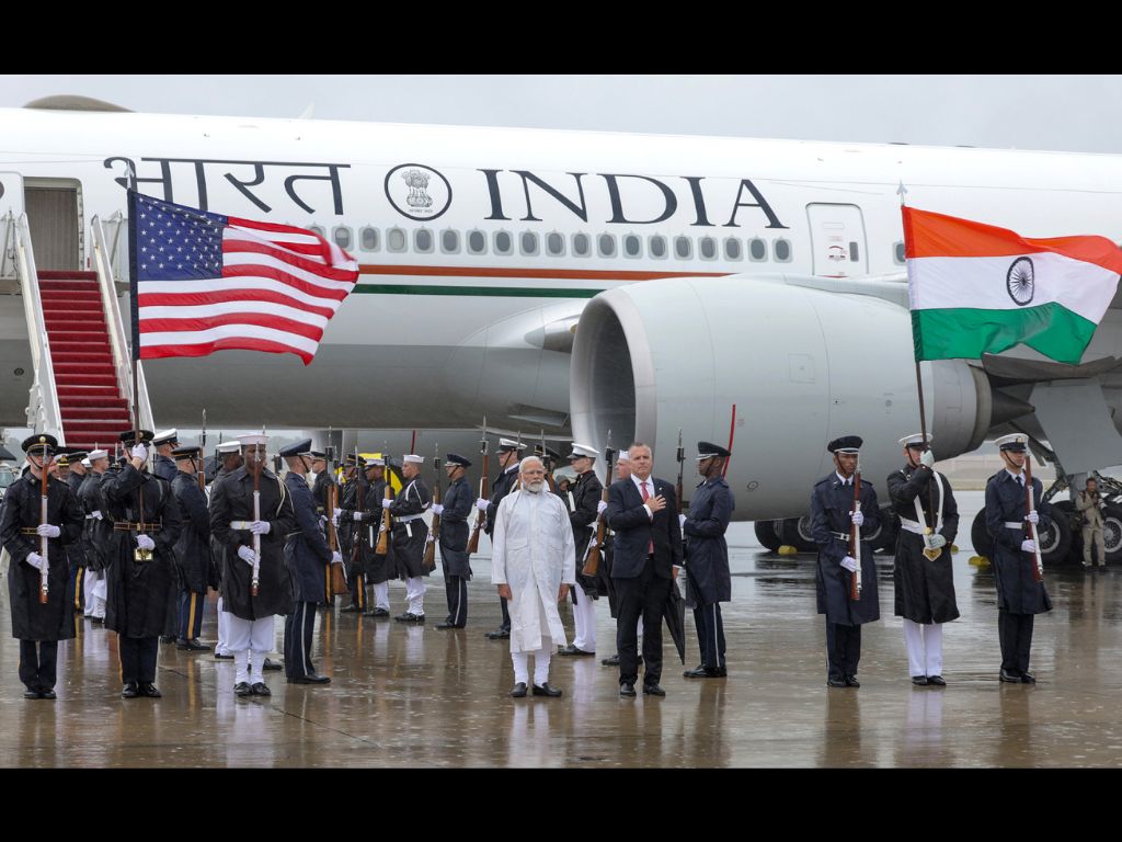 PM Modi Stands in Rain for Indian National Anthem Video: Prime Minister  Narendra Modi Braves Rain as 'Jana Gana Mana' Played During Ceremonial  Welcome in US