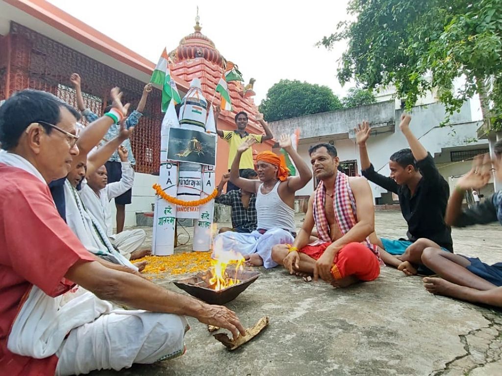 Muslim children in Lucknow offer namaz as Chandrayaan-3 readies for moon landing