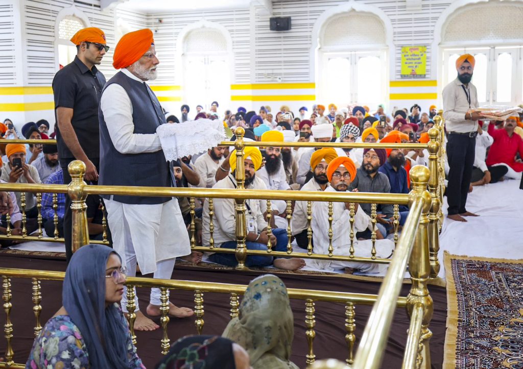 Indian PM Narendra Modi at gurdwara in Patna, Bihar