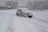 kashmir-snowfall-tourists