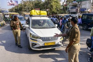 Prayagraj made 'no vehicle zone' ahead of Maghi Purnima, highways witness 300 km long jams